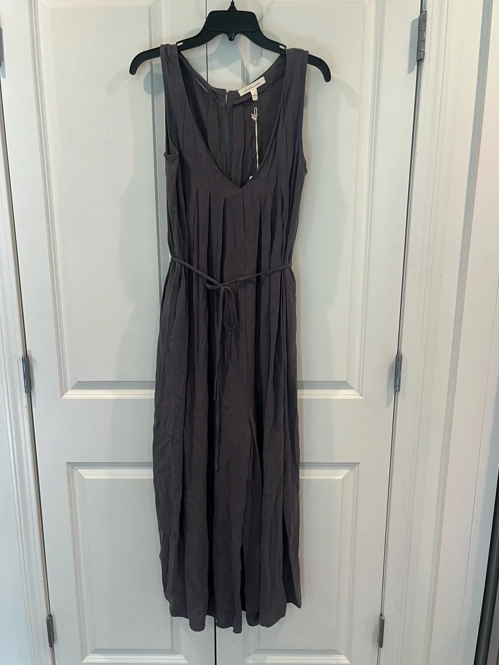 Grade & Gather NWT Carbon Sleeveless V-Neck Romper Charcoal Small